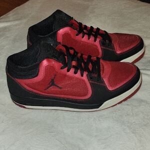 Jordan Men's Black and Red Sneakers